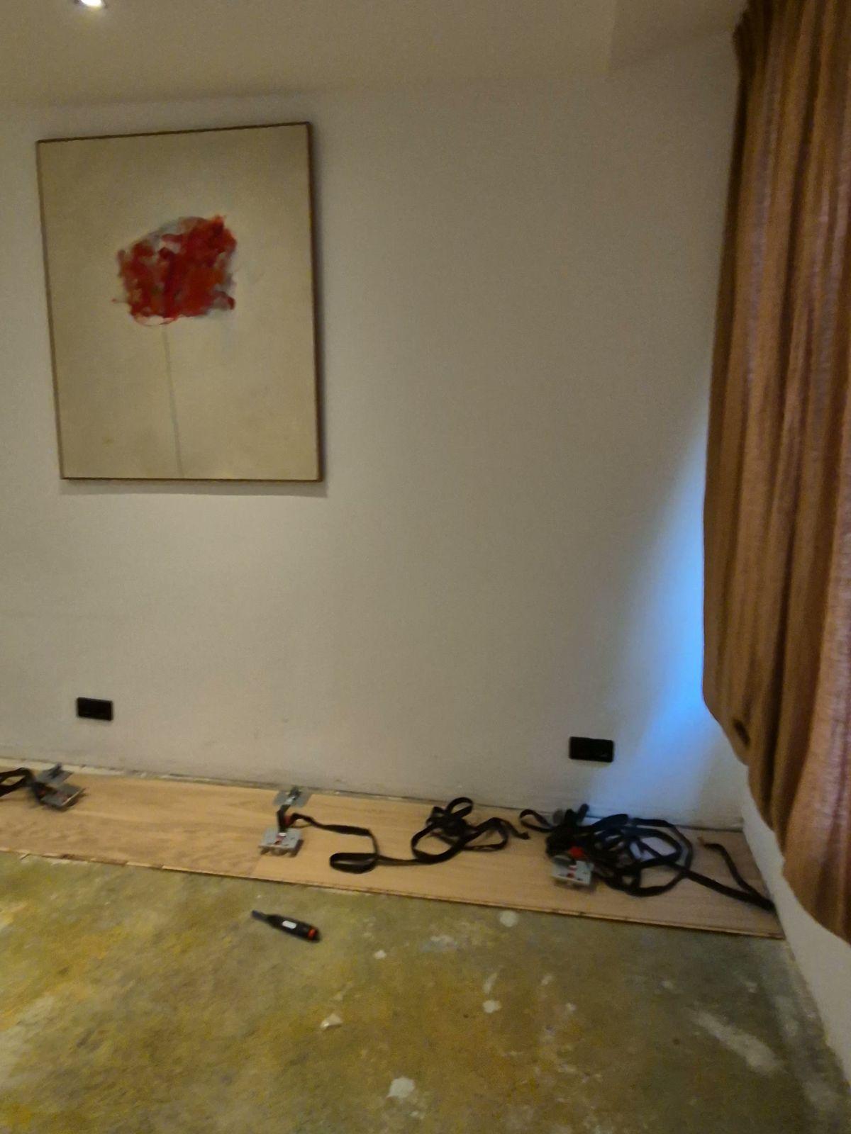 Kamer in een pand in de Jordaan - nieuwe brede vloerdelen - voor de renovatie