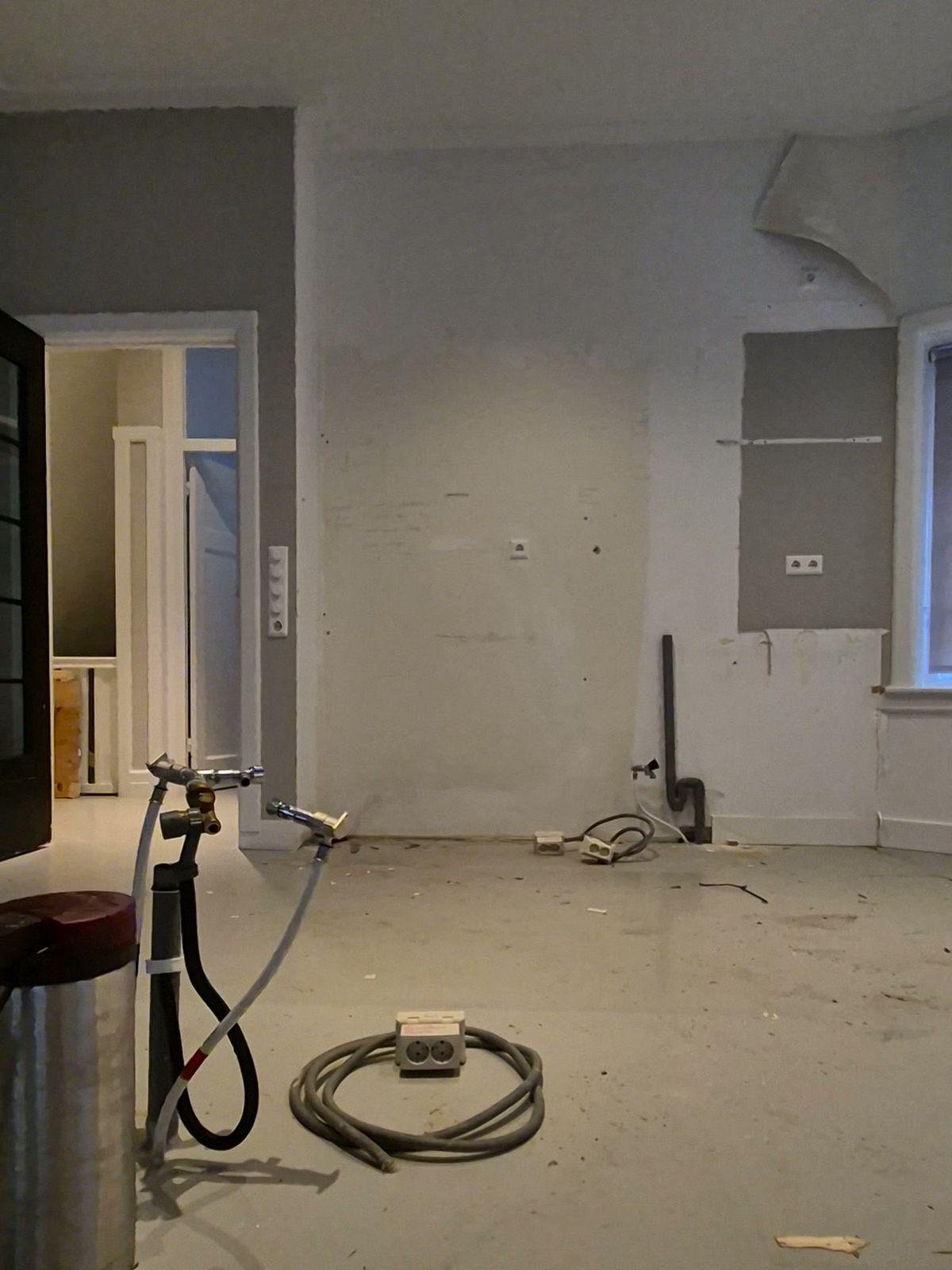 Keuken in een woning over meerdere verdiepingen in Oud-Zuid - voor de renovatie
