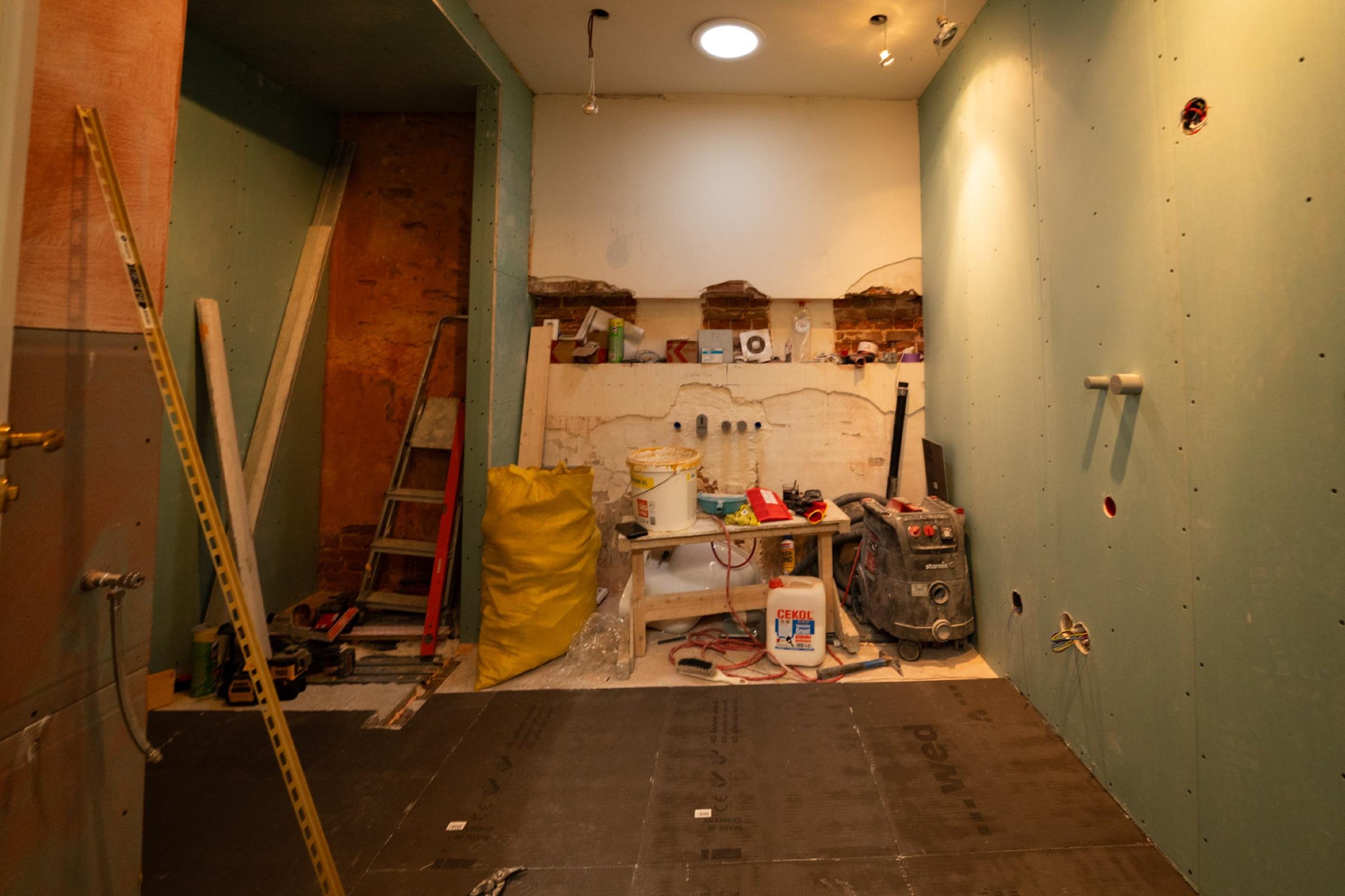 Guest bathroom refresh - before renovation